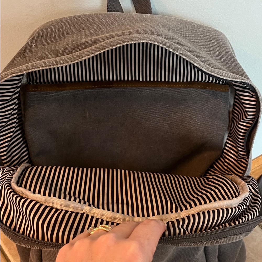 Travelon Anti-theft heritage backpack - Picture 2 of 5